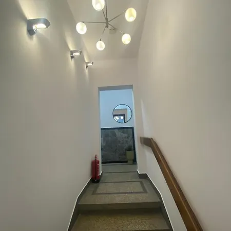 Luxury 12 Apartment *