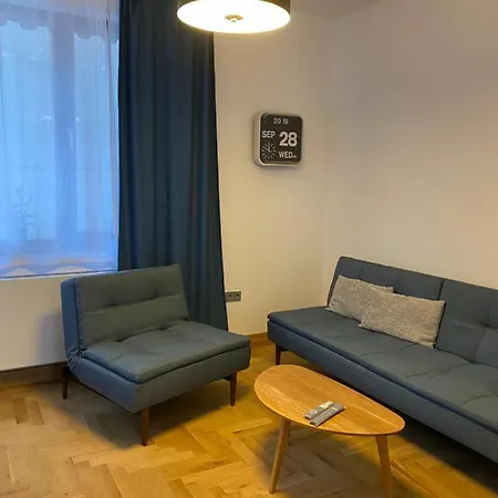 Luxury 12 Apartment *